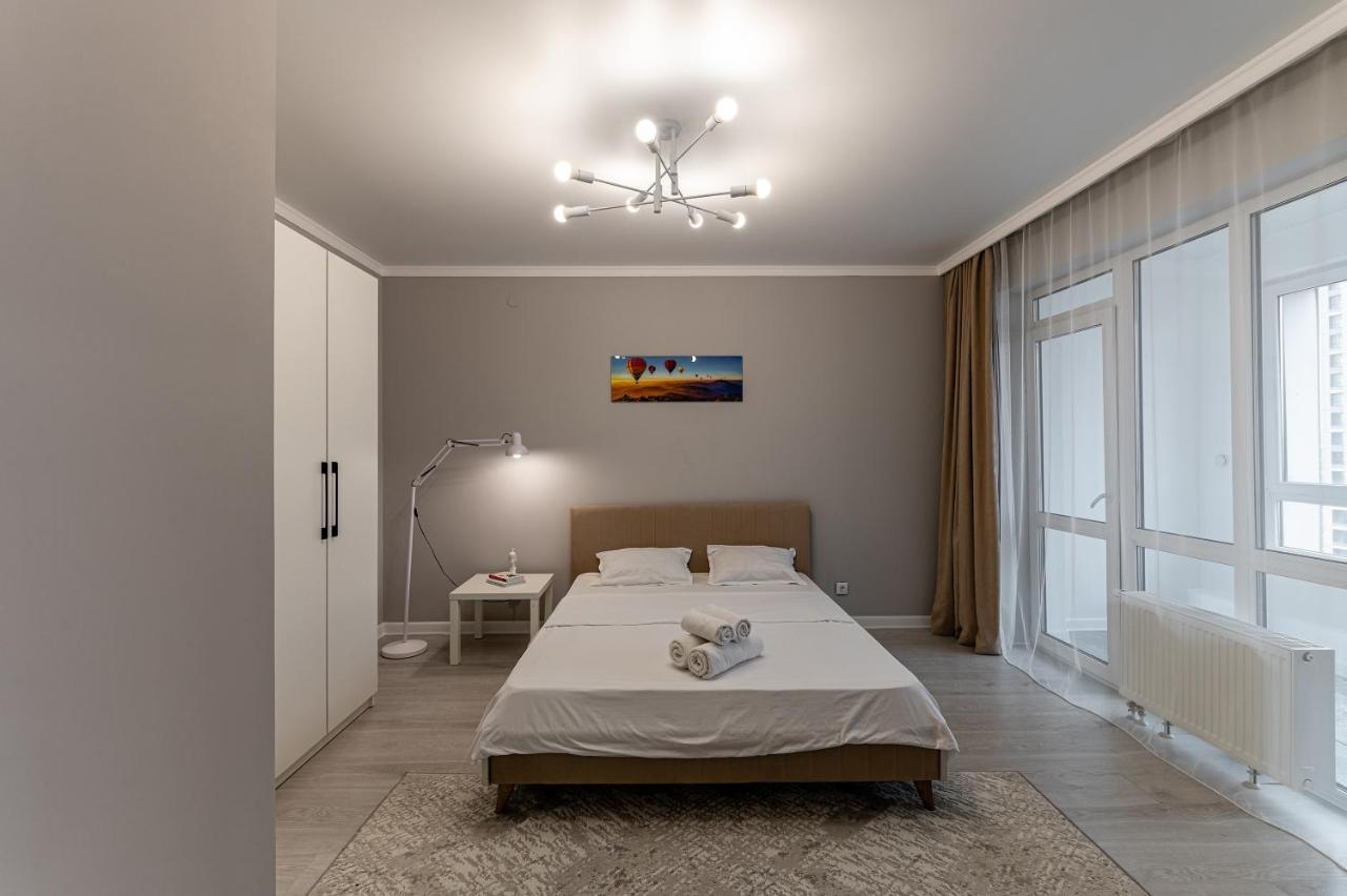 Appartement Уютная 1 Комнатная Freedom à Astana Extérieur photo