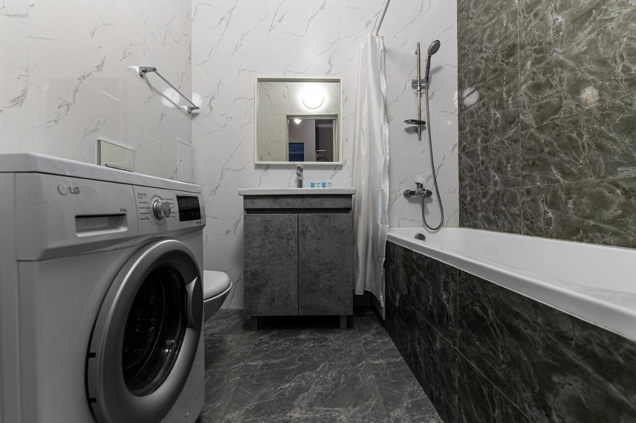Appartement Уютная 1 Комнатная Freedom à Astana Extérieur photo